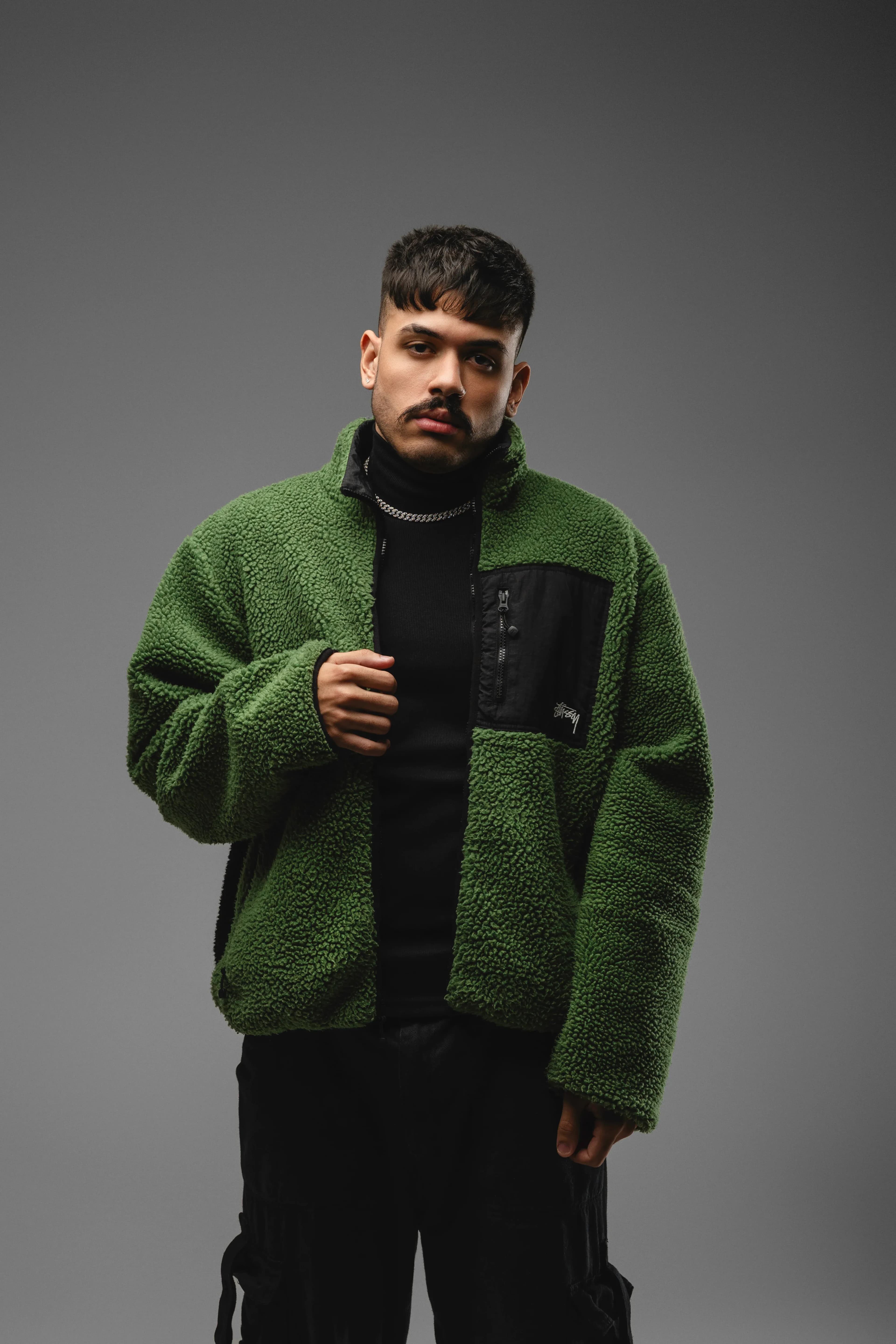 RAGIE BAN BANNER PHOTO